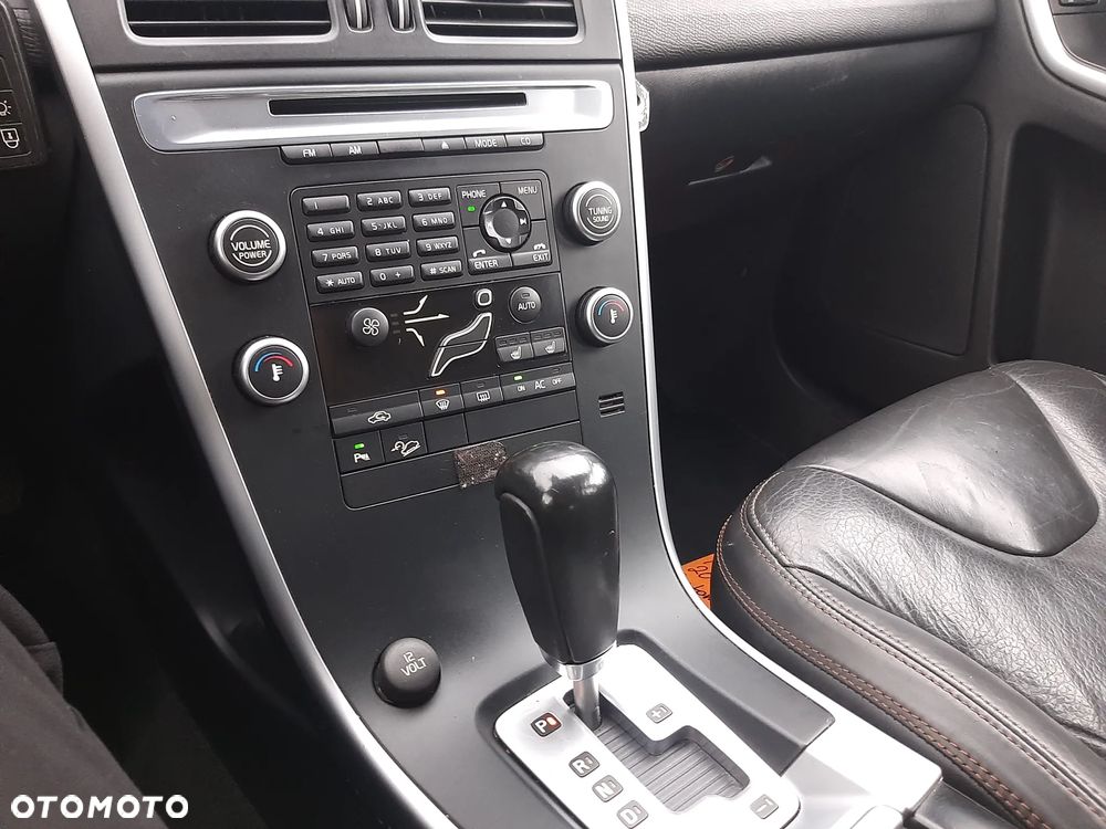 Volvo XC 60 D5 AWD Momentum - 22