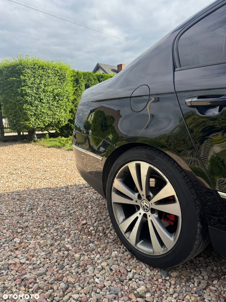 Volkswagen Passat 2.0 TDI Highline - 16