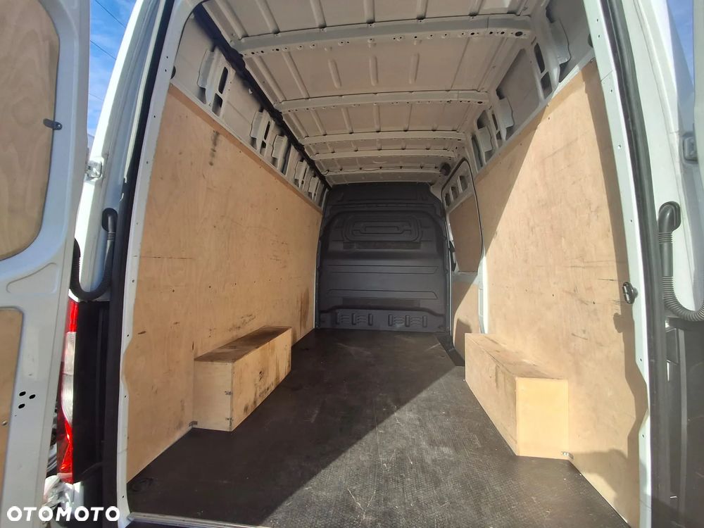 Mercedes-Benz Sprinter - 14