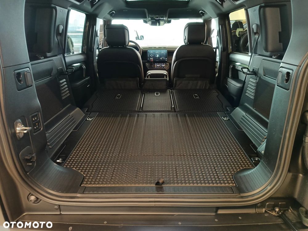Land Rover Defender - 36