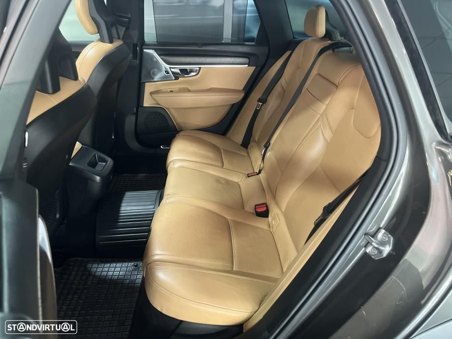 Volvo V90 Cross Country 2.0 D4 Plus AWD Geartronic - 28
