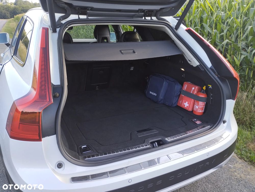 Volvo V90 Cross Country - 17