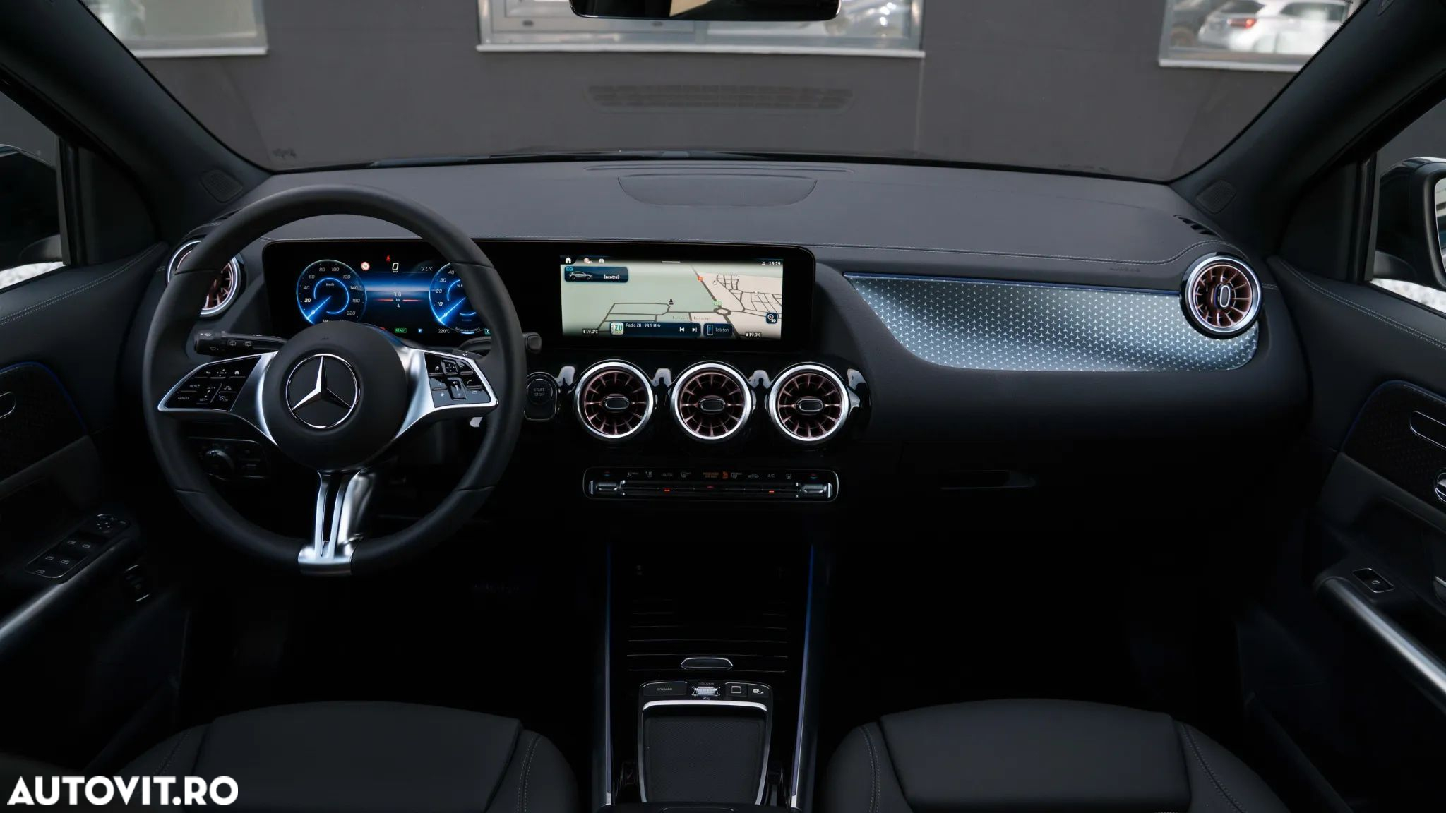 Mercedes-Benz EQA - 8