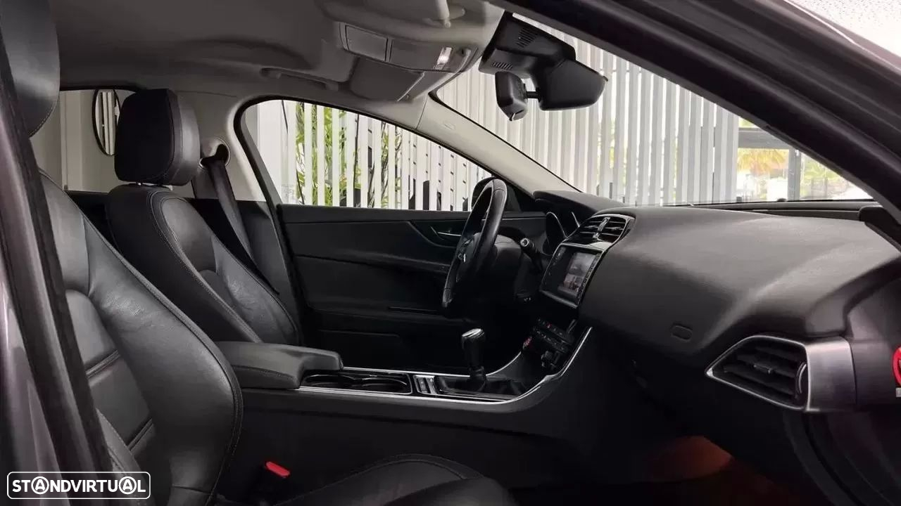 Jaguar XE E-Performance Prestige - 19