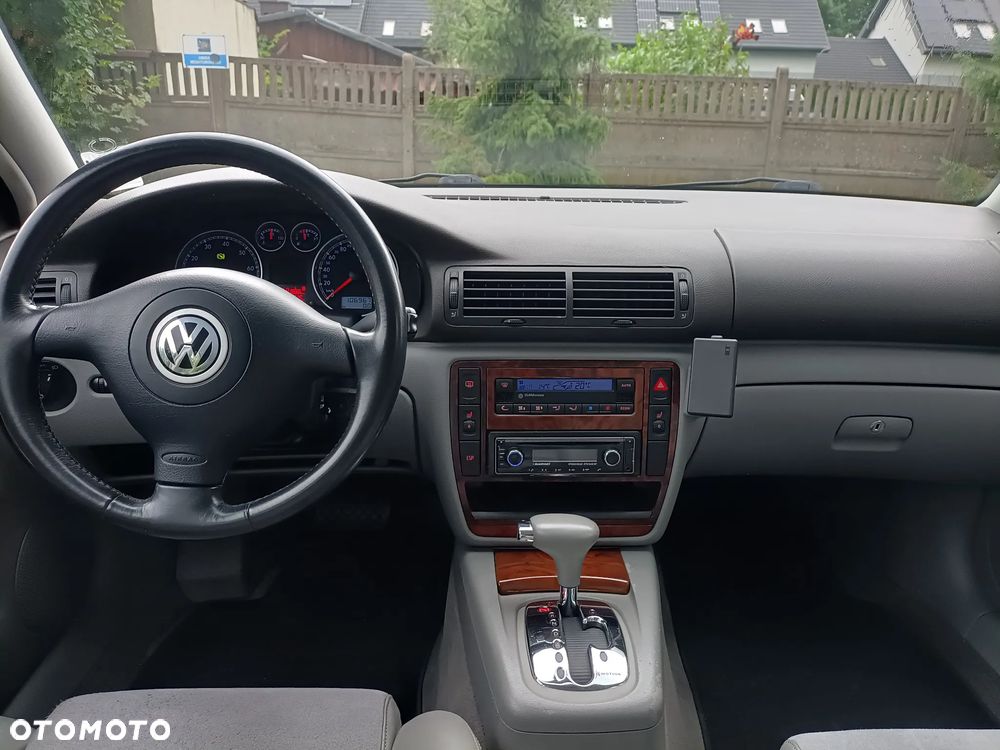 Volkswagen Passat - 12