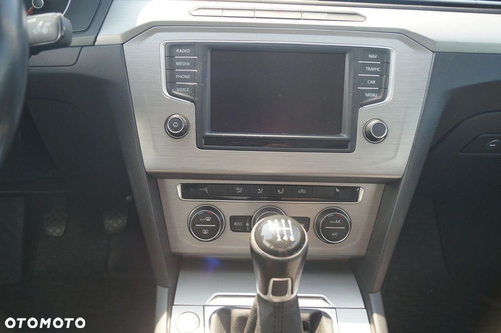 Volkswagen Passat - 20