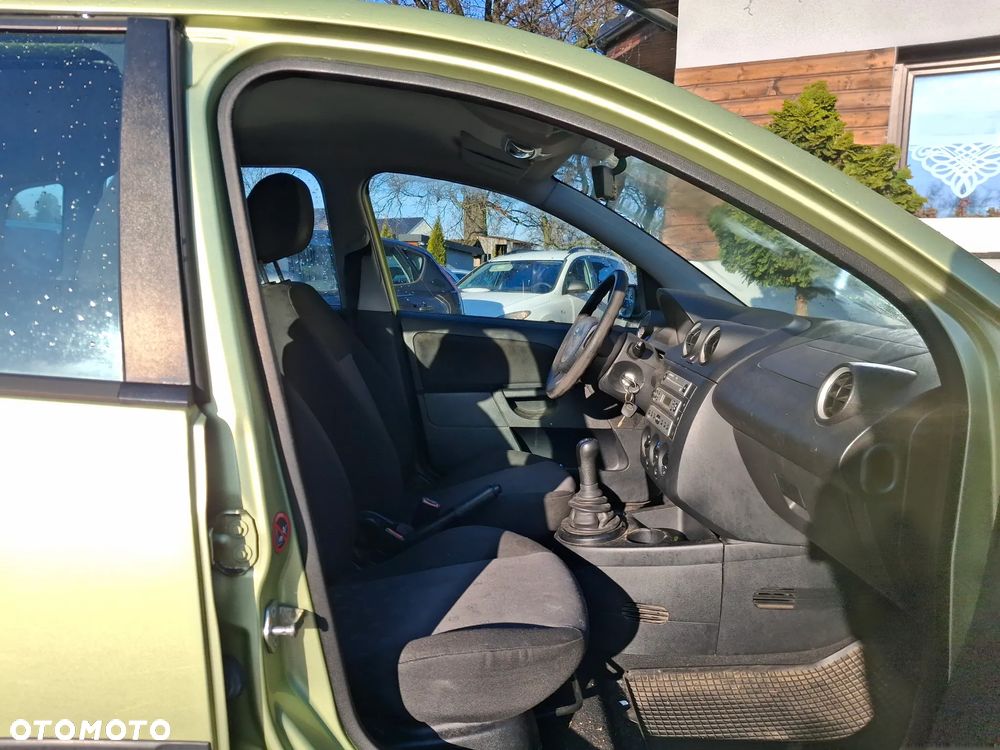 Ford Fiesta 1.3 Futura - 21