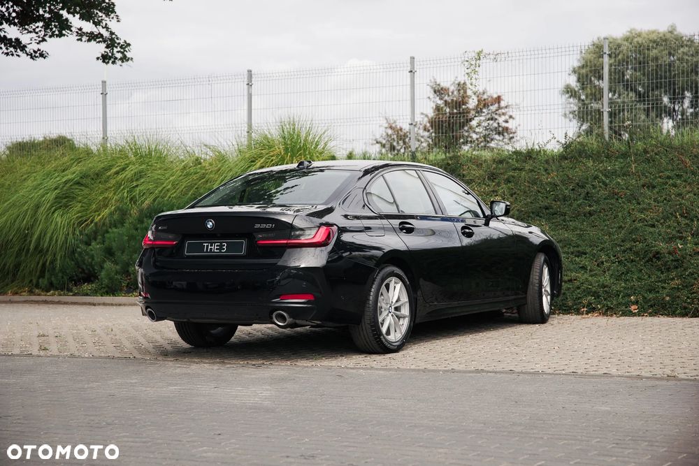 BMW Seria 3 330i xDrive - 4