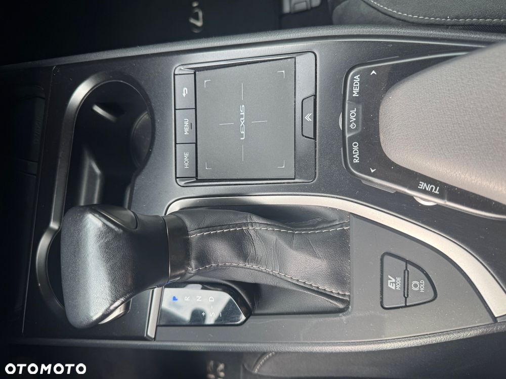 Lexus UX 250h GPF Business Edition 2WD - 15