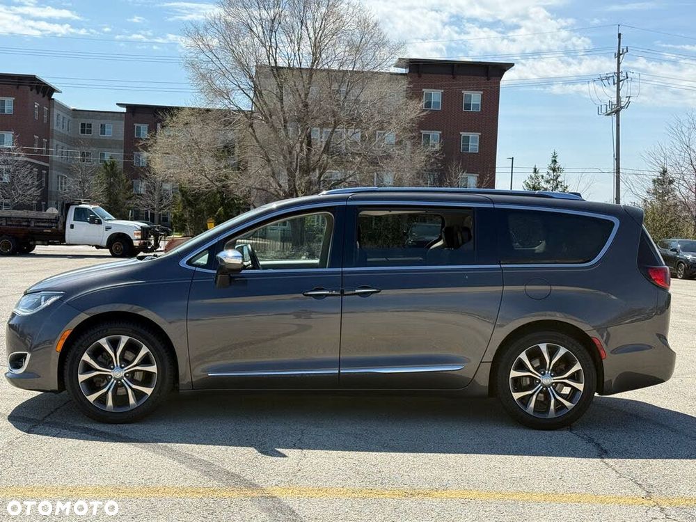 Chrysler Pacifica - 3