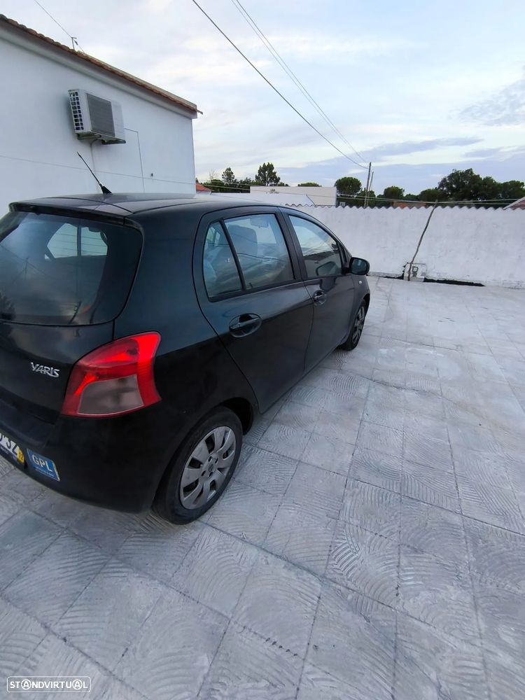 Toyota Yaris 1.3 VVT-i Sol - 4