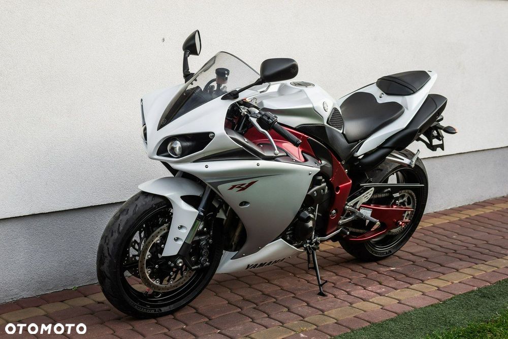 Yamaha R1 - 6
