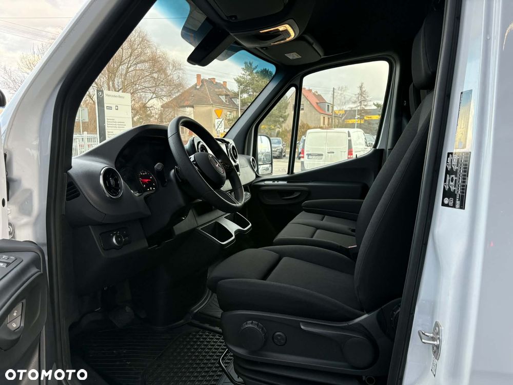 Mercedes-Benz Sprinter - 9