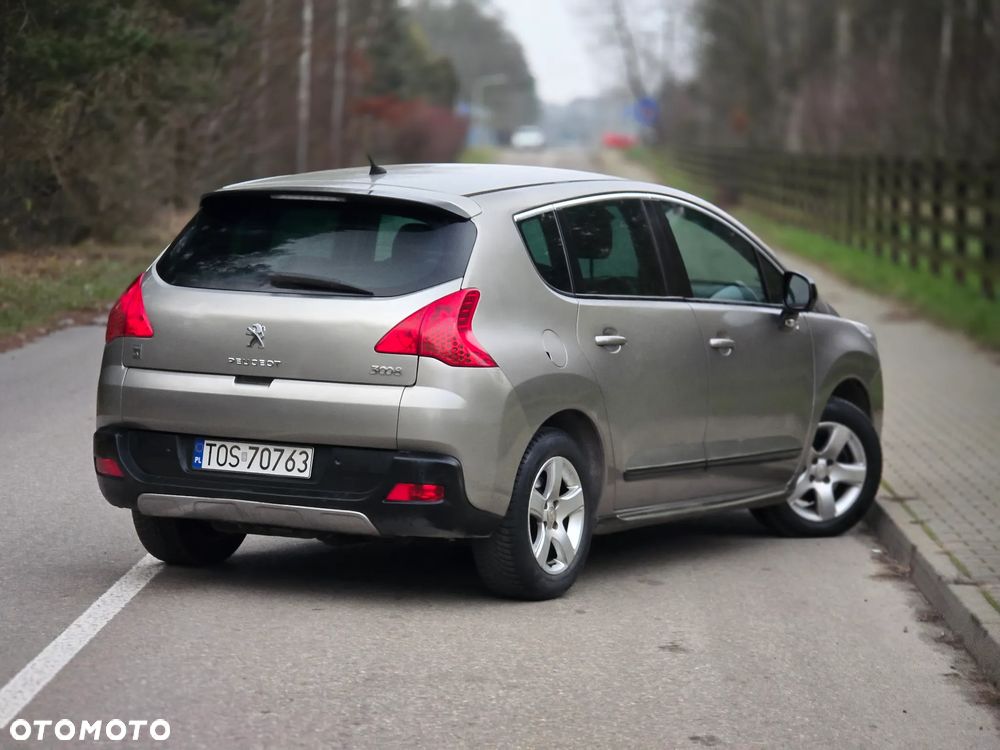 Peugeot 3008 Hybrid4 - 4