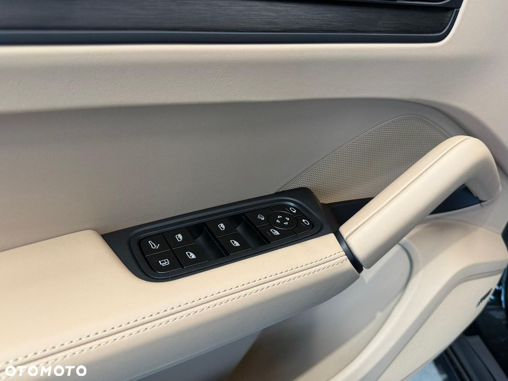 Porsche Cayenne - 18