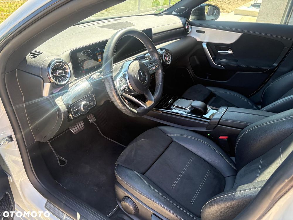 Mercedes-Benz CLA 250 e 8G-DCT AMG Line - 14