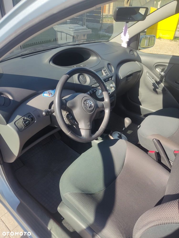 Toyota Yaris - 2