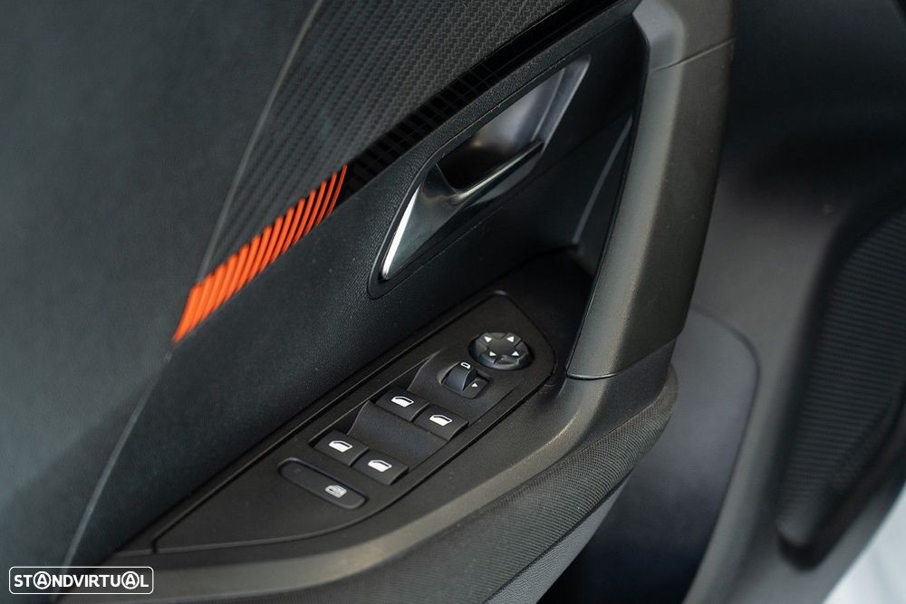 Peugeot e-2008 50 kWh Active - 17