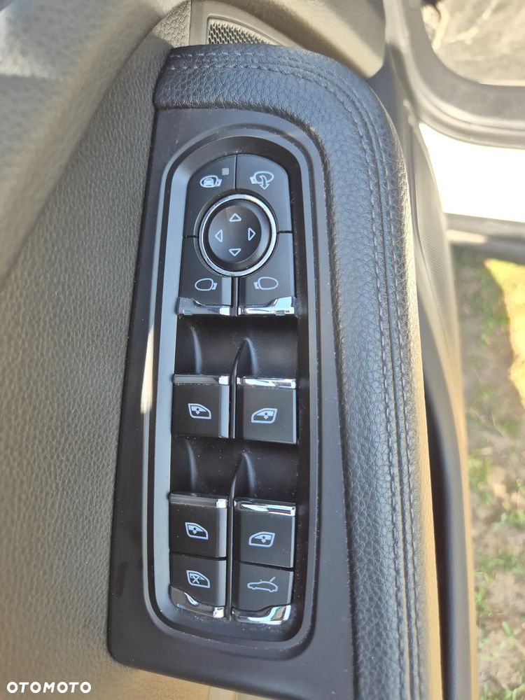 Porsche Macan - 8