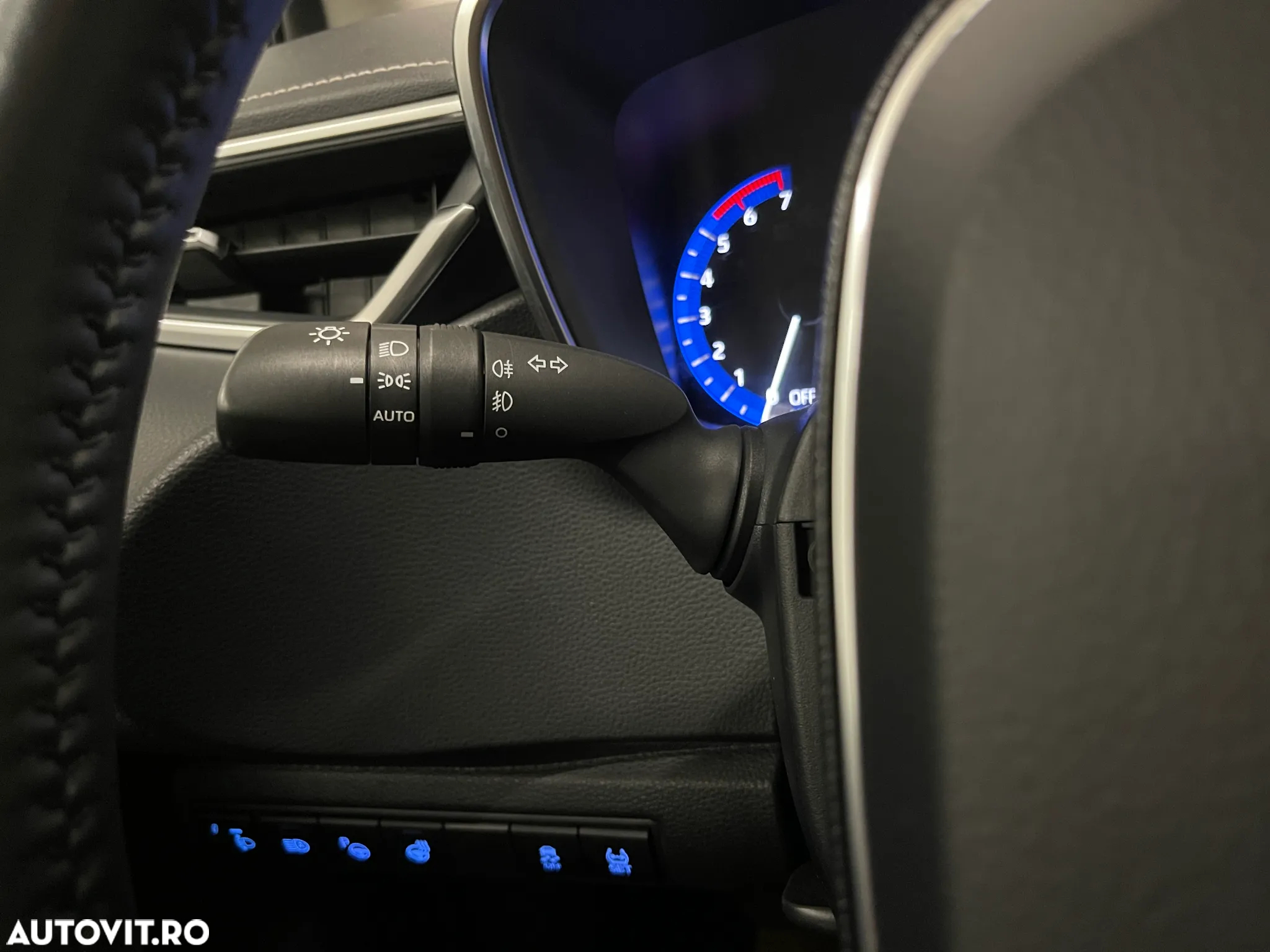 Toyota Corolla Sedan 1.8 HSD Exclusive - 25