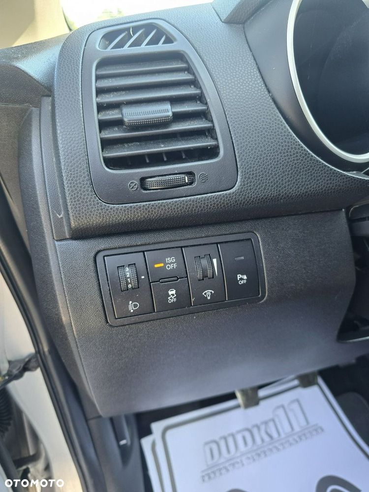 Kia Venga - 15