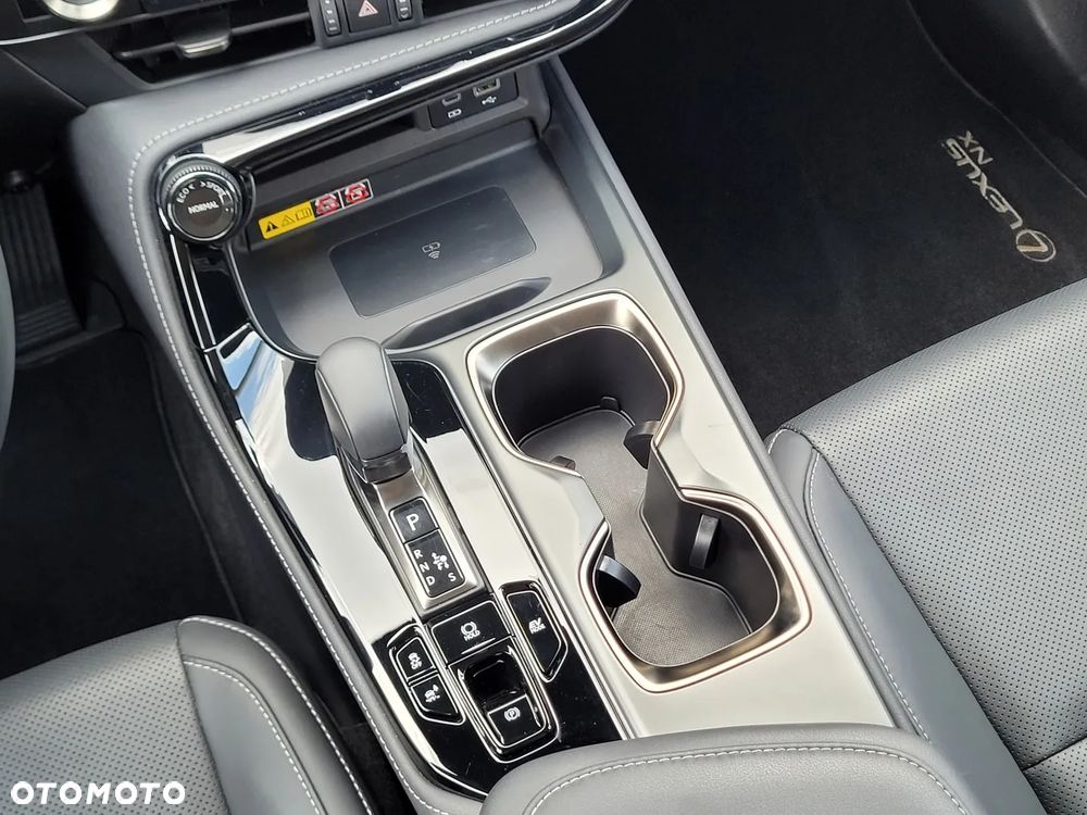 Lexus NX 350h Prestige AWD - 24