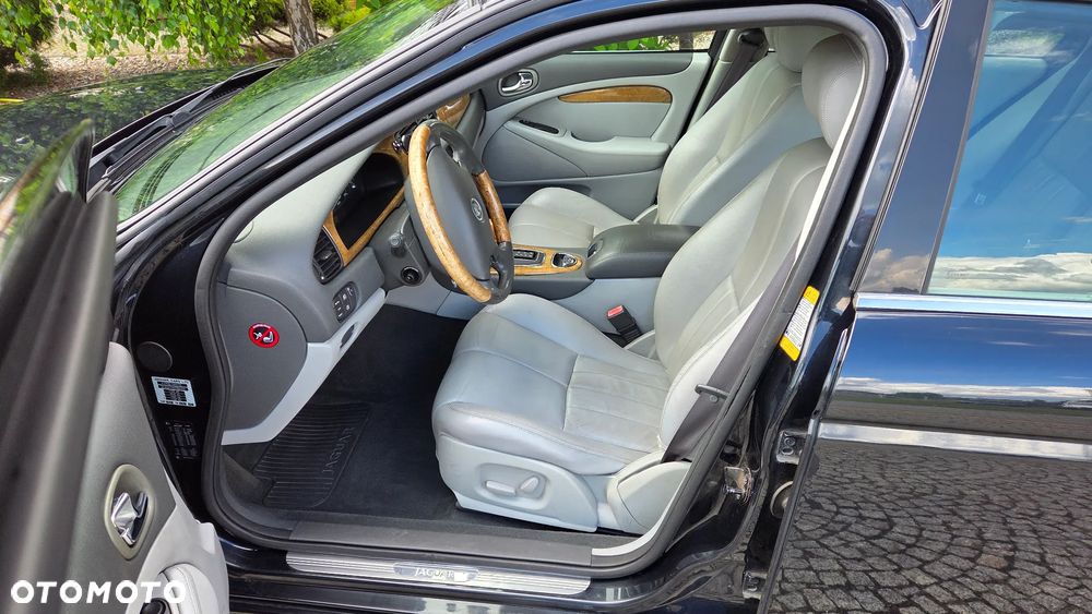 Jaguar S-Type - 17