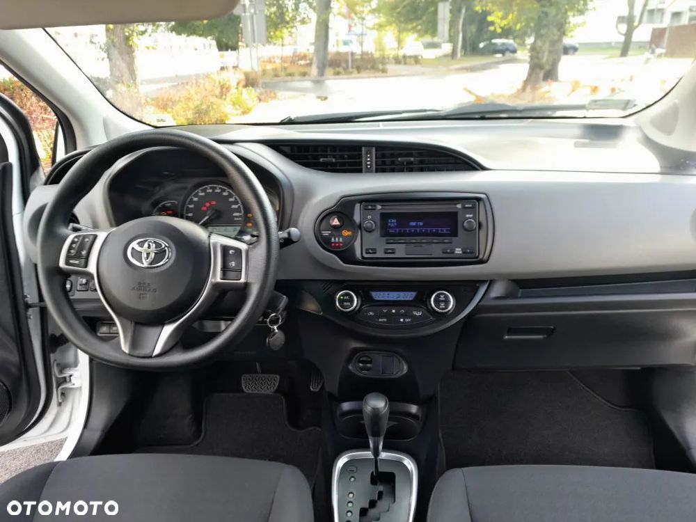 Toyota Yaris Hybrid 100 Active - 8