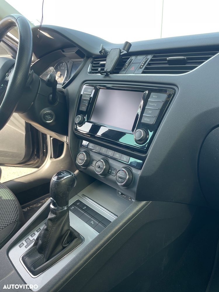 Skoda Octavia 1.6 TDI DSG Ambition - 13