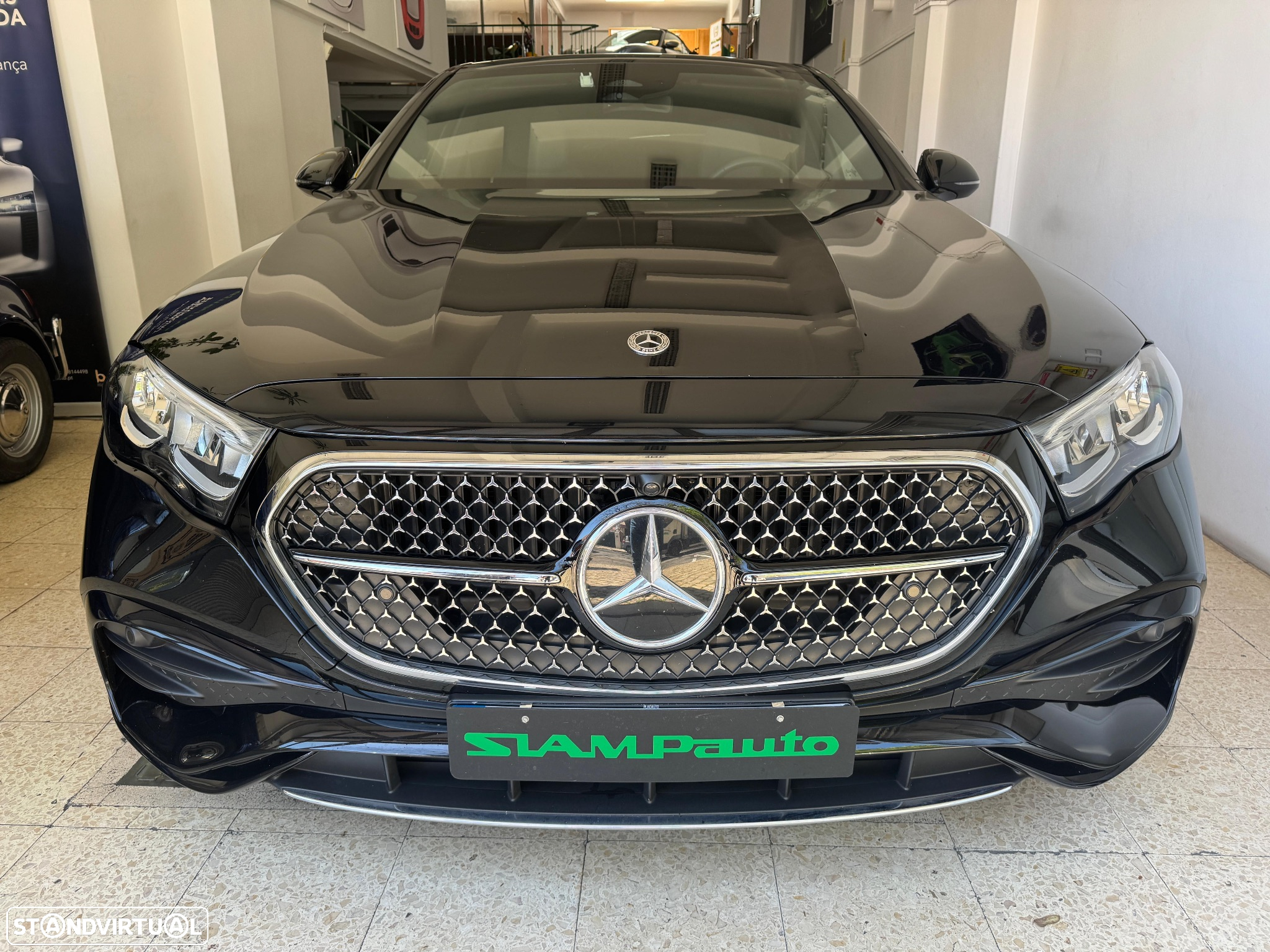 Mercedes-Benz E 300 e AMG Line - 2