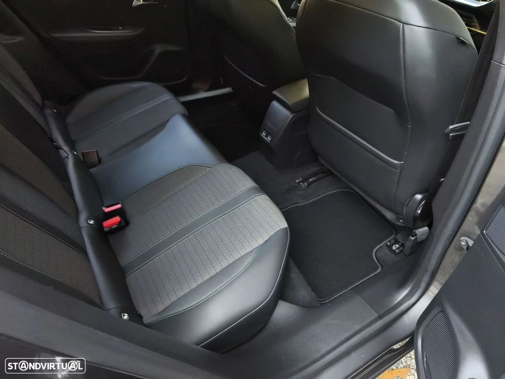 Peugeot 2008 1.2 PureTech Allure Pack - 20