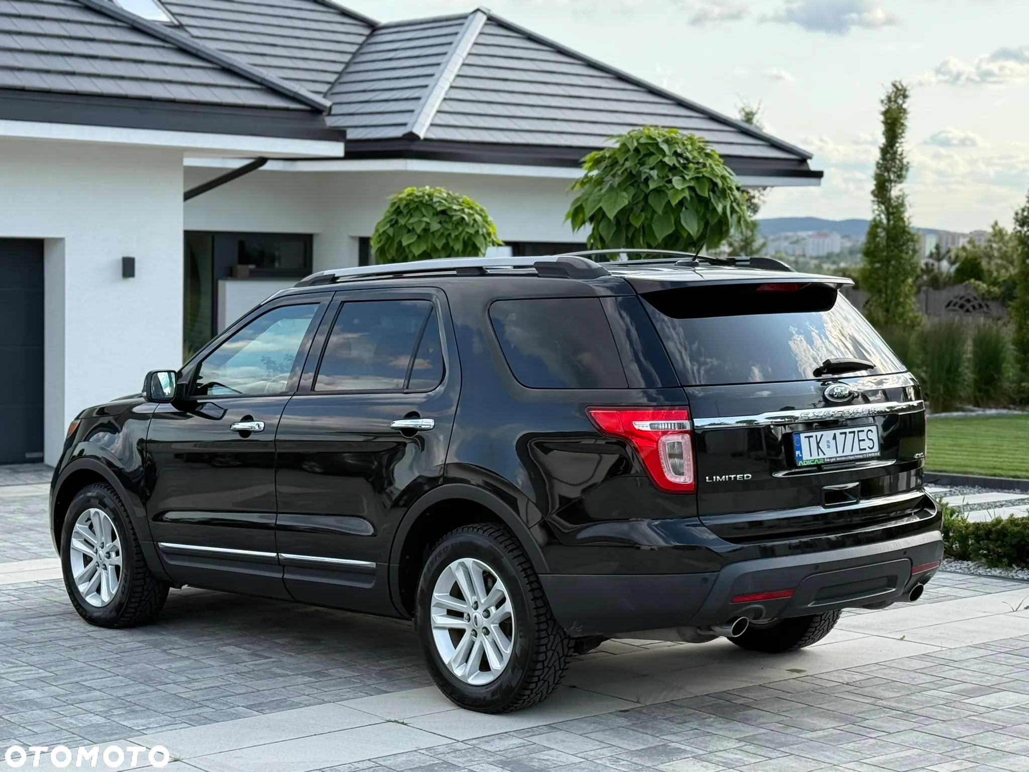 Ford Explorer - 14
