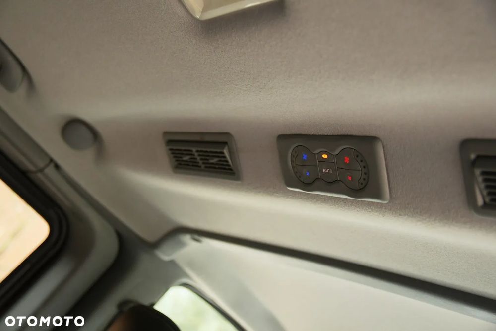 Renault Trafic Grand Passenger Black Edition - 33