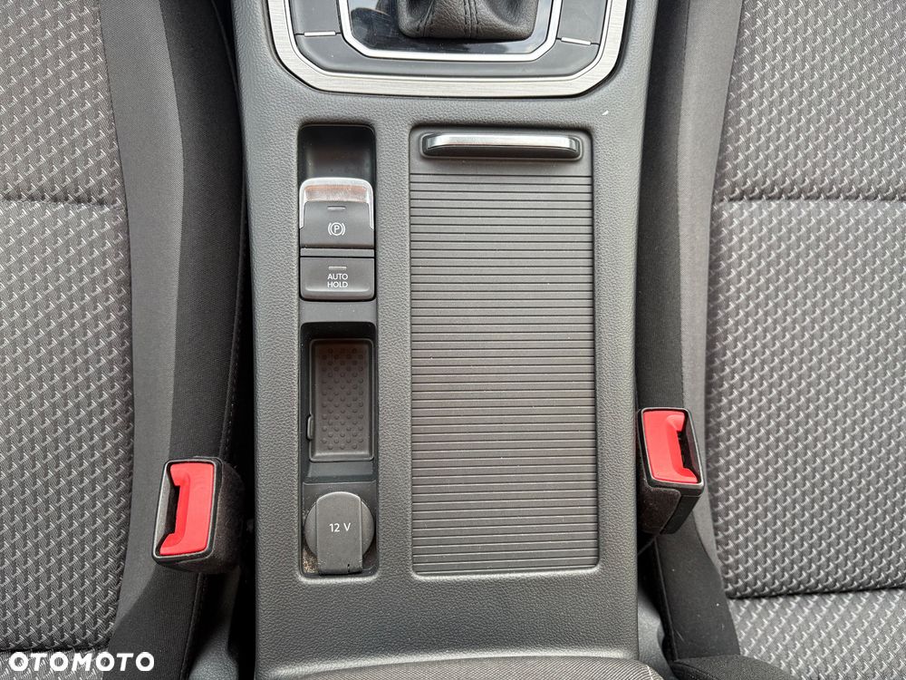 Volkswagen Passat - 16
