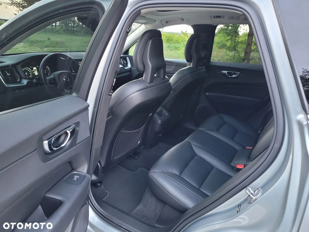 Volvo XC 60 T6 AWD Geartronic Momentum - 3