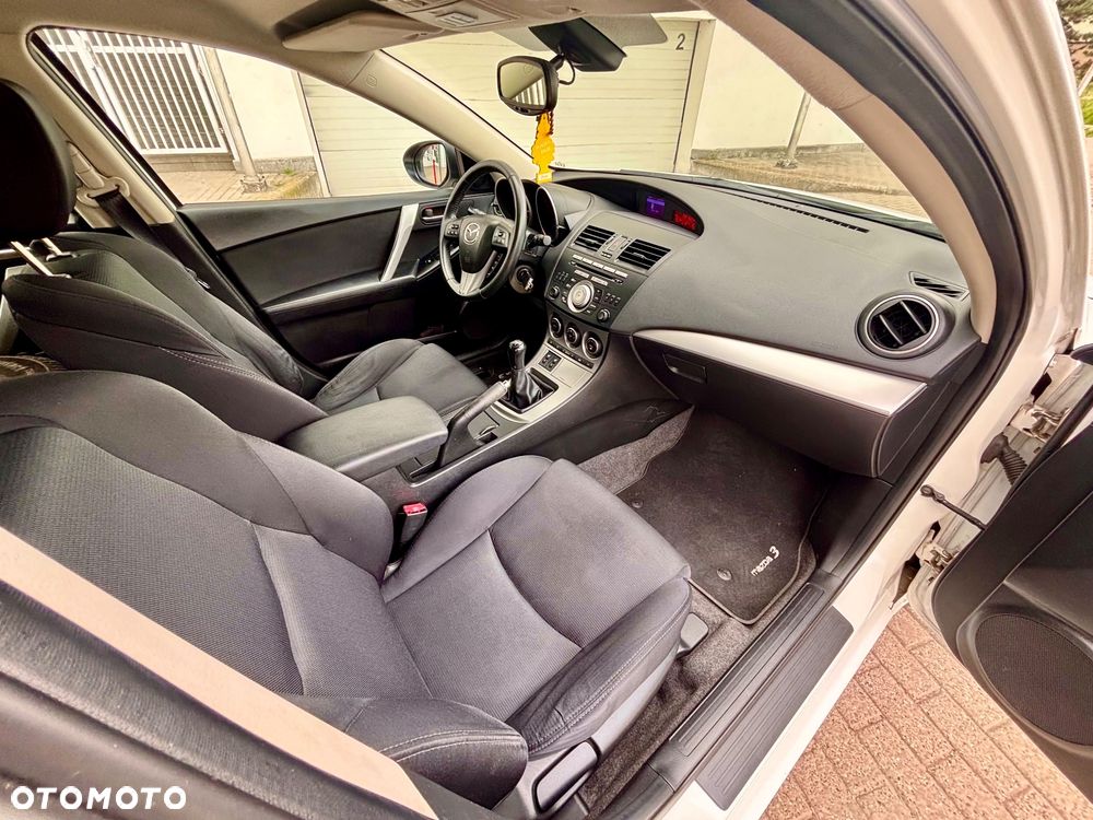 Mazda 3 1.6 Exclusive + - 5