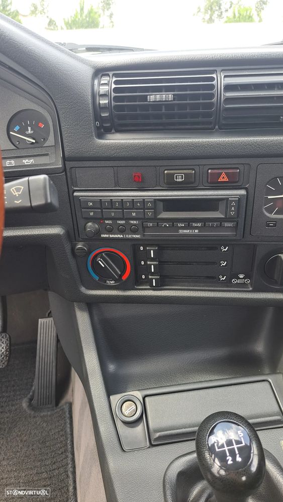 BMW 320 i Cabriolet - 21