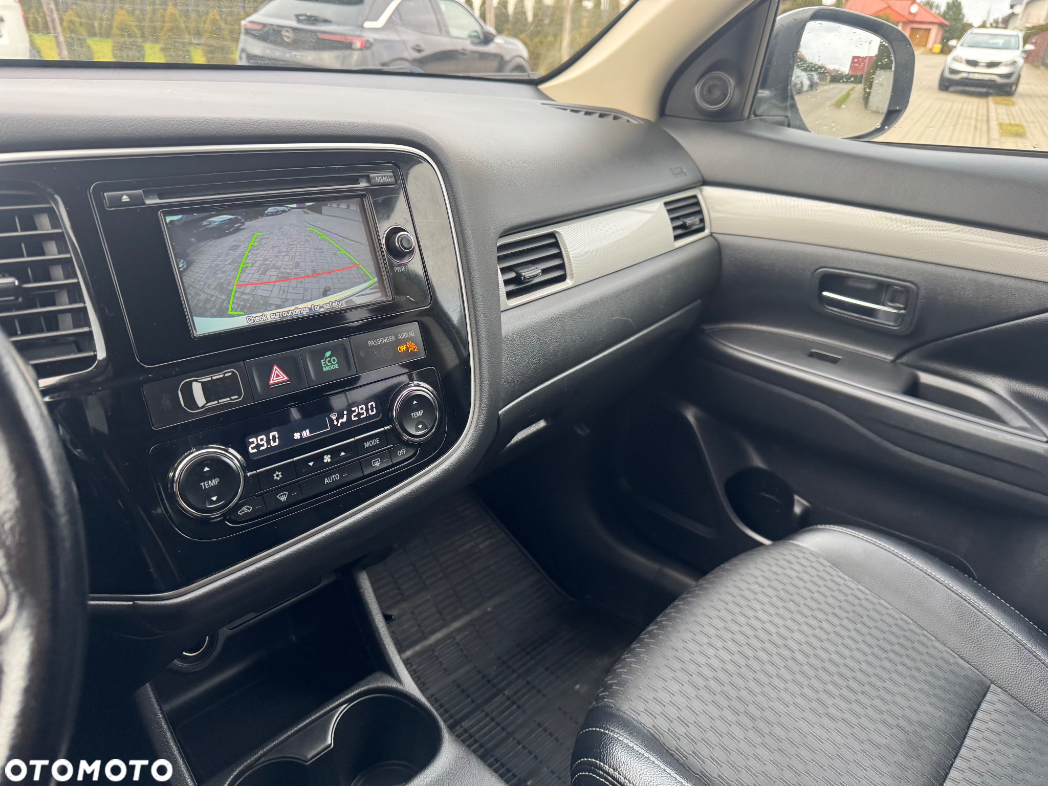 Mitsubishi Outlander 2.0 4WD Plug-In Hybrid - 23