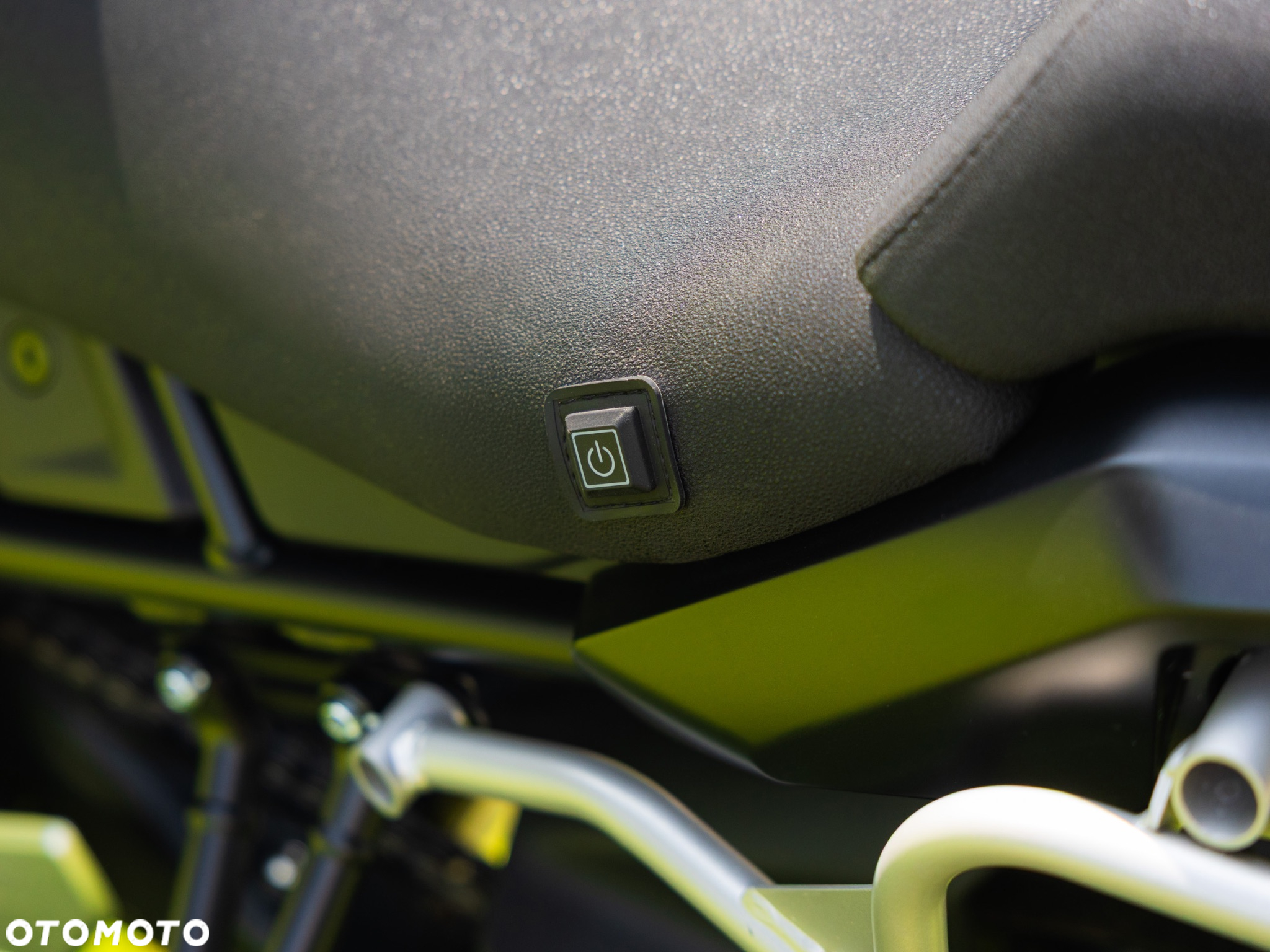 CFMoto MT - 10
