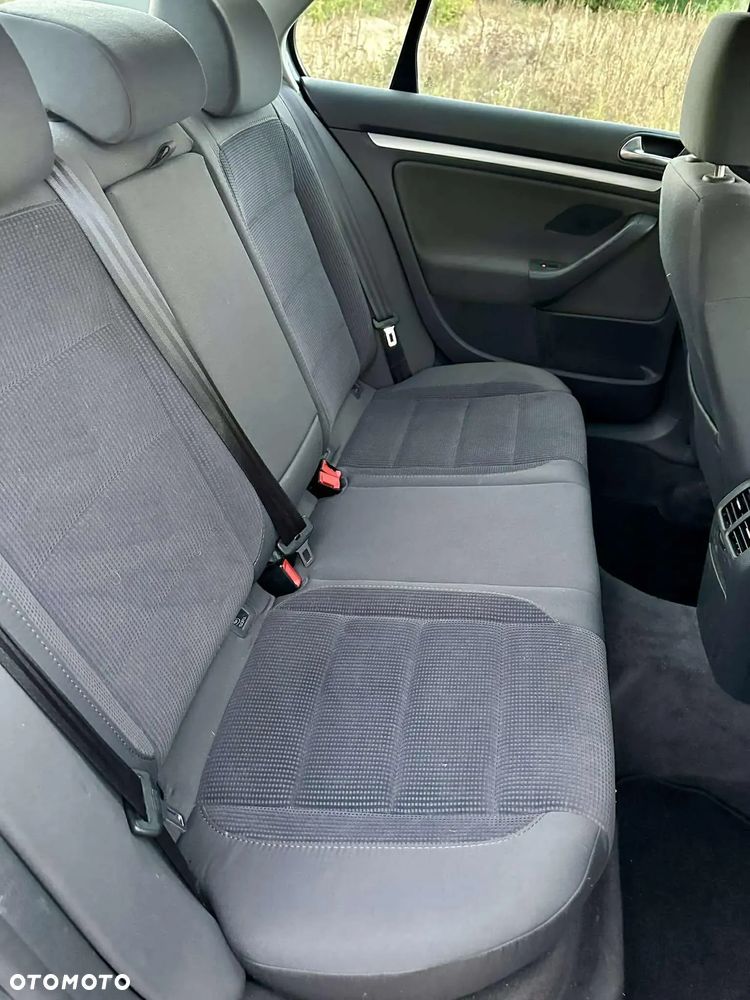 Volkswagen Jetta - 12