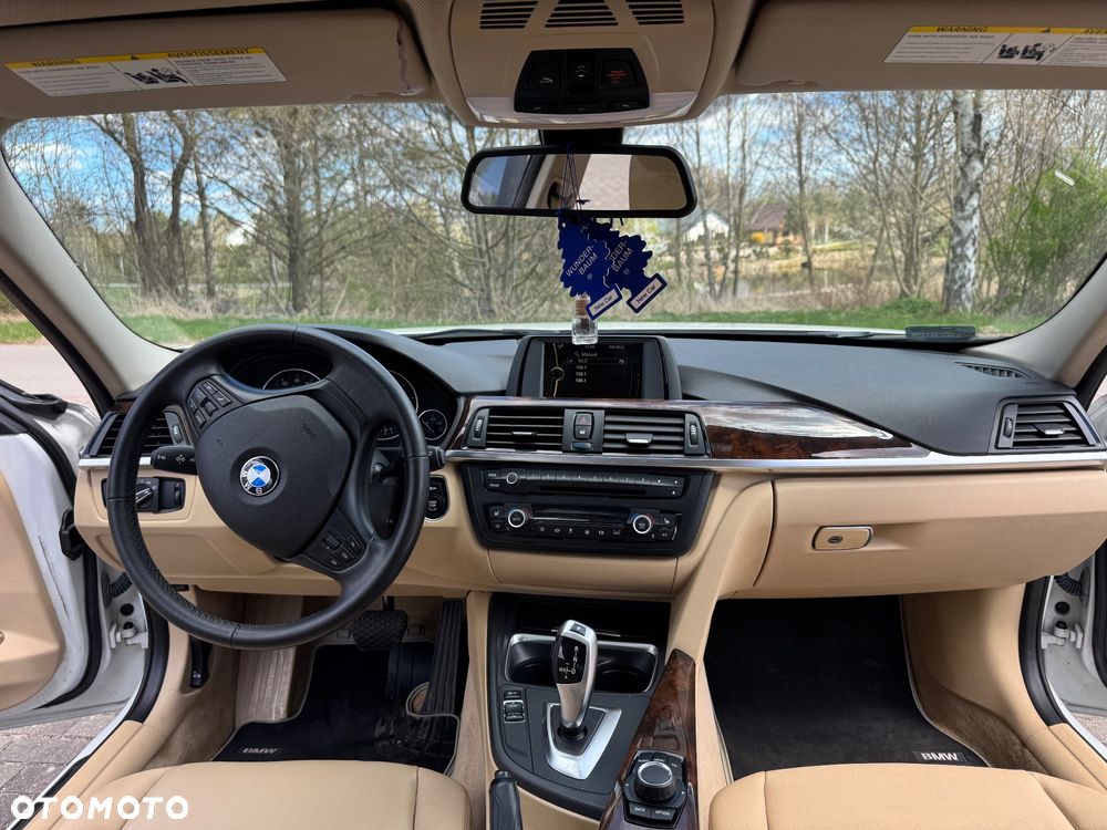 BMW Seria 3 320i - 17