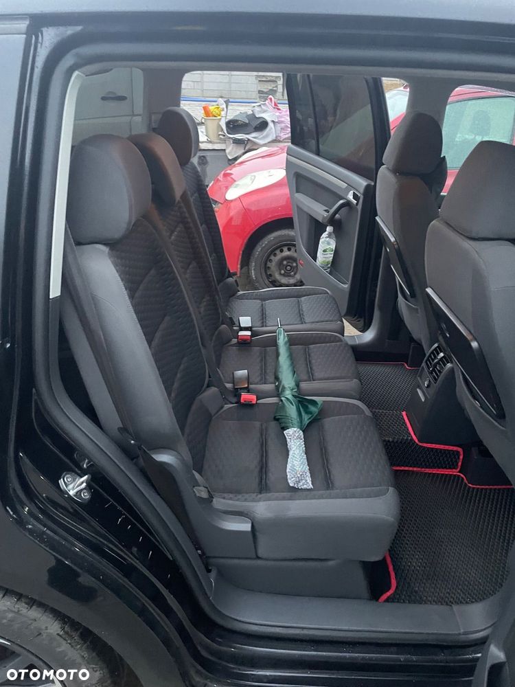 Volkswagen Touran - 18