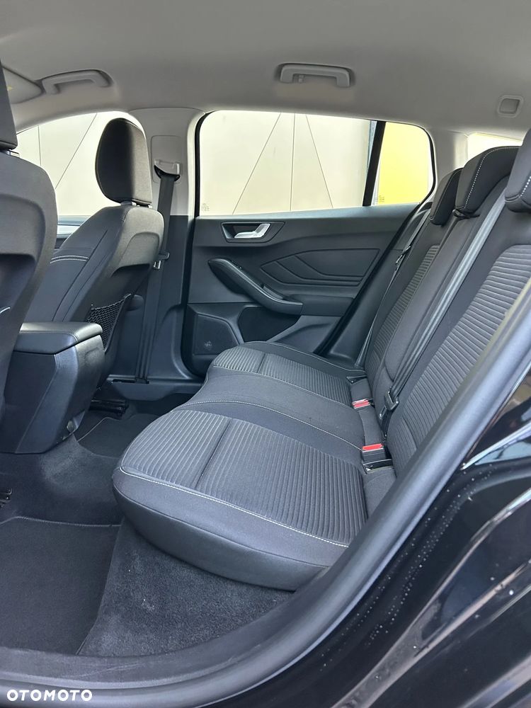 Ford Focus 1.0 EcoBoost Titanium Design - 24
