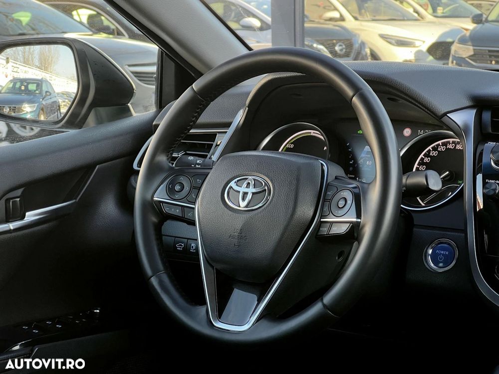 Toyota Camry - 10
