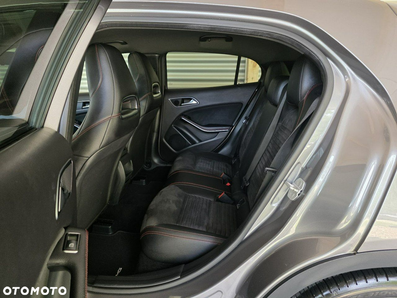 Mercedes-Benz GLA - 14