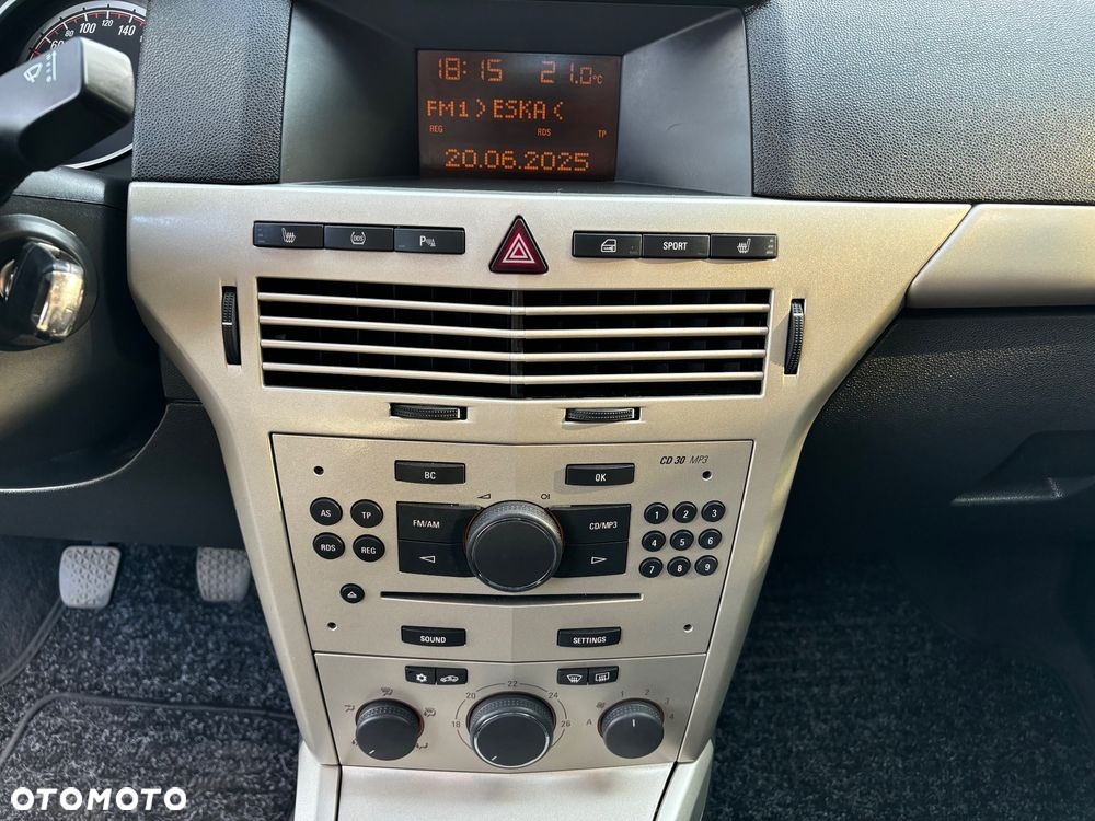 Opel Astra 1.6 Sport - 30