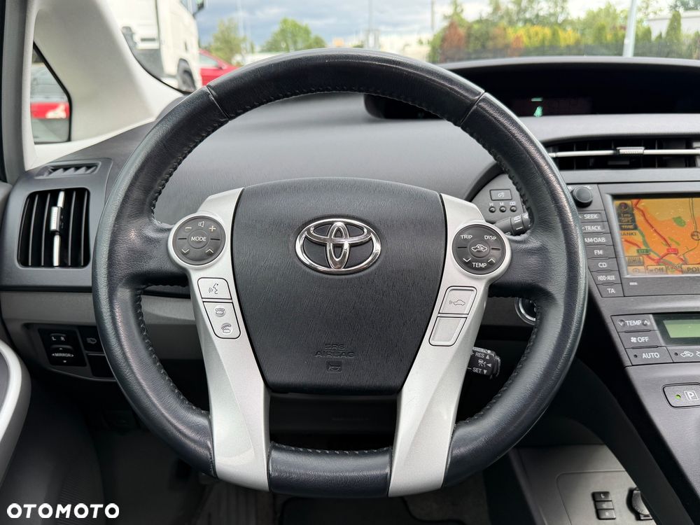 Toyota Prius 1.8 HSD Prestige - 11