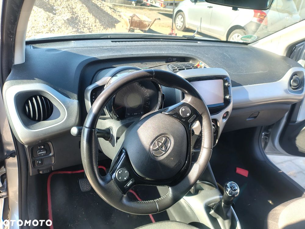 TOYOTA AYGO II 5D KOKPIT DESKA ROZDZIELCZA AIRBAG PASY