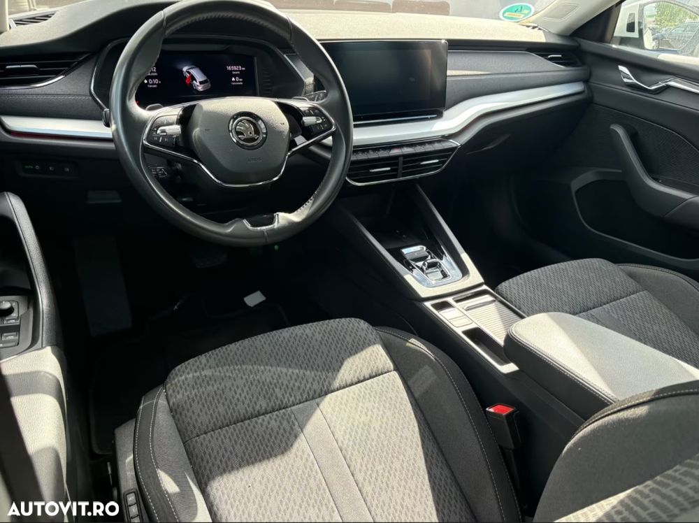 Skoda Octavia 2.0 TDI STYLE DSG - 2