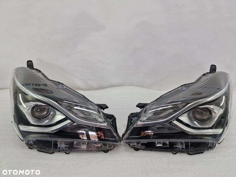 TOYOTA YARIS III 3 LIFT 17- PRAWA LAMPA PRZEDNIA PRZÓD SOCZEWKA , NR AUKCJI LA396 - 1